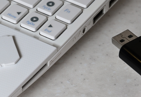 insert USB drives | Apple Music on Tesla